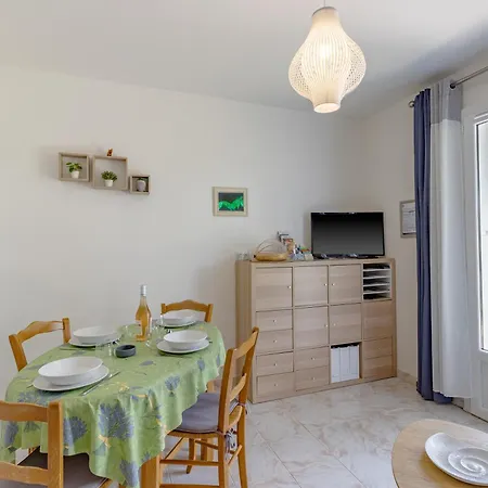 Holiday home Au Chant Des Cigales Vanxains